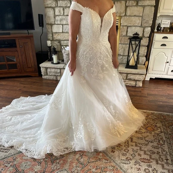 Essense of Austrailia | Dresses | Never Worn Wedding Dress | Poshmark